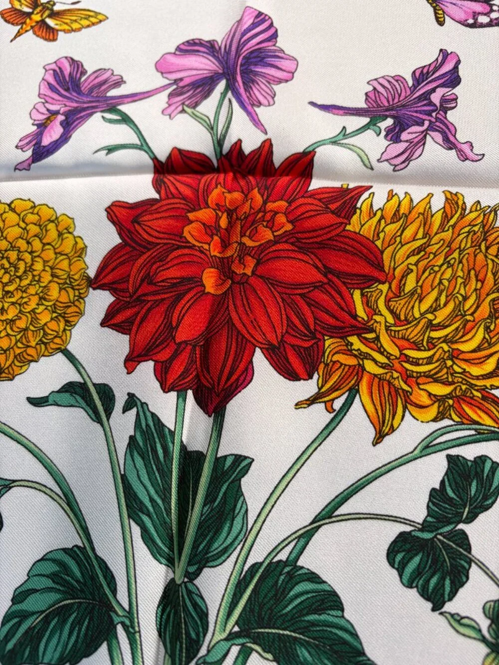 NWT Vintage Gucci “Dahlia” Silk Scarf 34